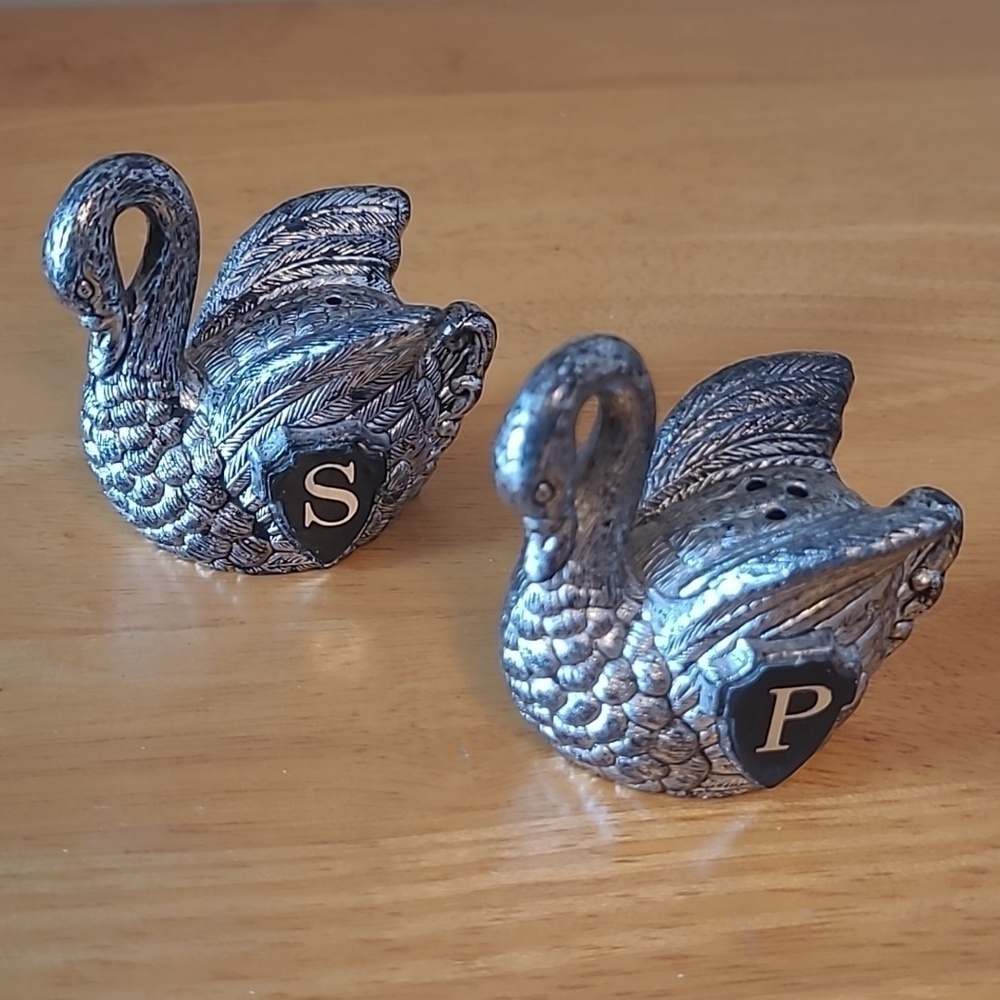 VINTAGE Silver Plastic Swan Salt and Pepper Shakers, Made in Hong Kong